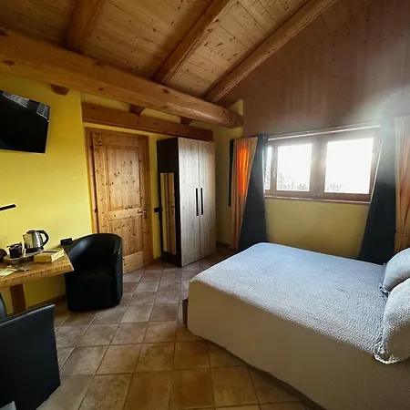 Chalet Chapeau Rar Castel Condino Buitenkant foto